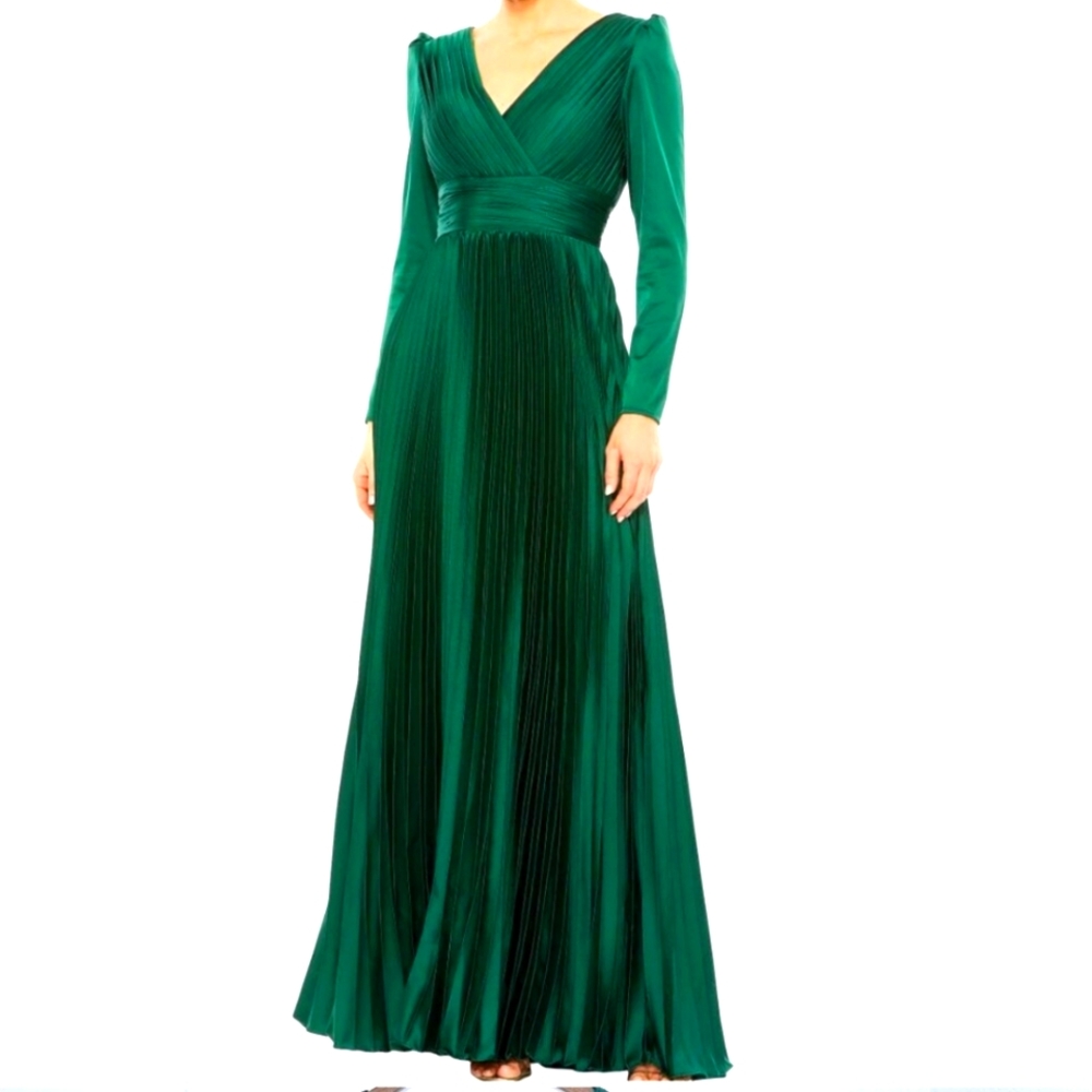 Ieena Mac Duggal Emerald Green Long Sleeve Pleated Formal Gown Holiday Gala 18